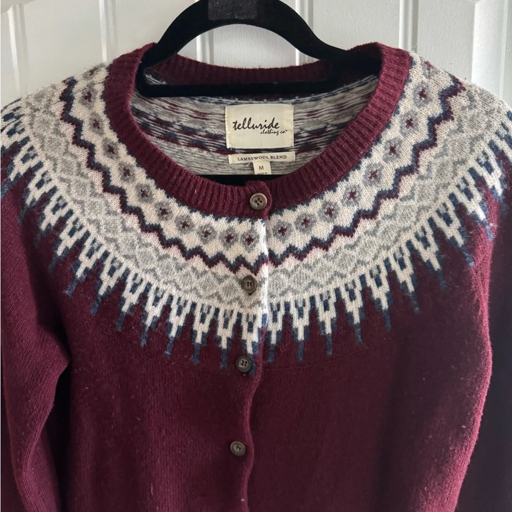 Elegant Burgundy Lambs Wool Cozy Cardigan with Nordic Pattern - Picture 3 of 5